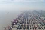 中国港口:由大到强 联通世界