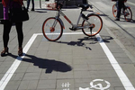 北京：西城首设共享单车1.5米“文明停车线”