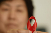 红丝带：投身公益关怀艾滋病人