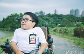 点滴人生 汇聚梦想：轮椅摄影师航拍香港2年 记录“老香港”