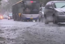 京暴雨预警升至橙色 首发洪水预警