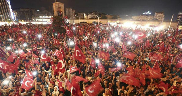土耳其政变未遂 民众集会谴责土耳其军事政变