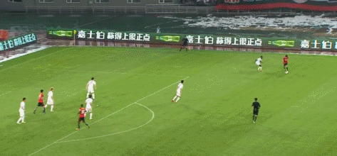 gif-2分钟2脚世界波!辽足发大招 上港瞬间跪了