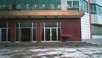 农三师中学 位于新疆维吾尔自治区喀什市帕衣纳普路107号 是一所