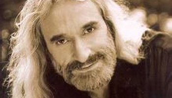 charlie landsborough 是一位爱尔兰乡村男歌手,声音极富磁性.