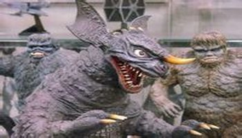 巴拉刚的第一次出场是1965年的《科学怪人对地底怪兽》.