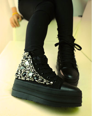 2012新款 <em>阳光姐妹</em>韩版柳钉系带厚底松糕高帮