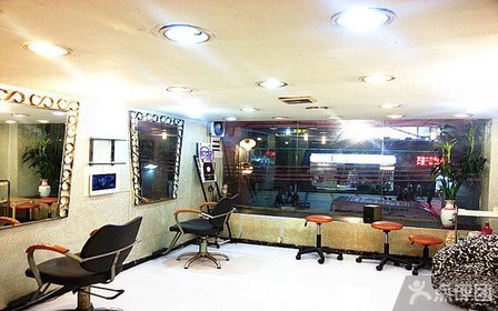 飞短留长洗剪<em>吹</em>+ <em>拉直头发</em>+ 染发套餐【4折】