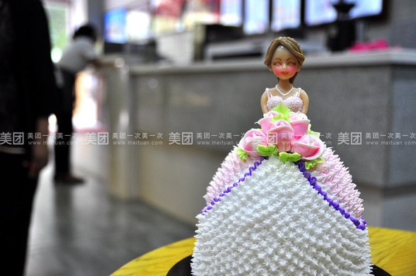 芭比公主蛋糕1个,约8英寸,圆形