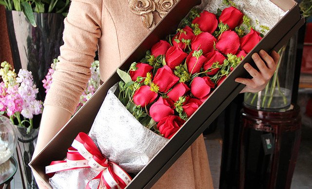 16支玫瑰礼盒大花束,云端每一个配送员竭诚为