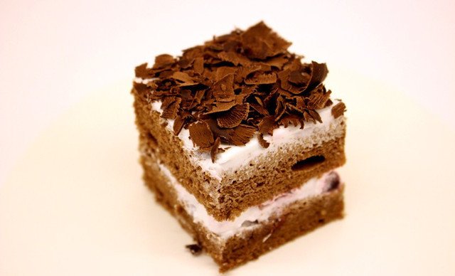 黑森林蛋糕1个,约4cm,方形