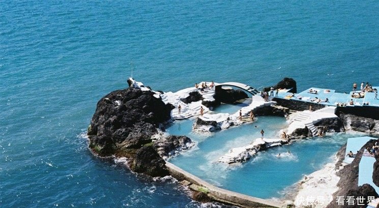 著名球星家乡,总统为他建雕塑,机场改成他名,不