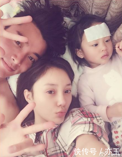 贾乃亮一人登跨年晚会,被问为何不与李小璐一