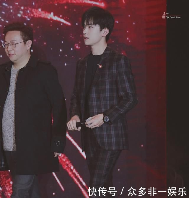 易烊千玺生日会人数破纪录,粉丝集体抗议:不公