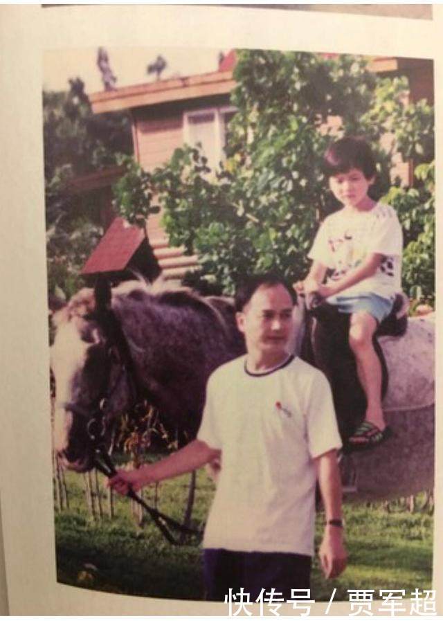 林心如御用小鲜肉露出伤疤,3年前捐肝救父,连