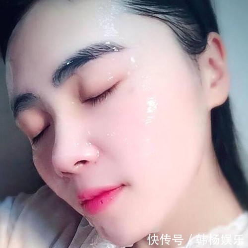 用红霉素睡前擦脸,脸上大片斑全落下,肌肤水水