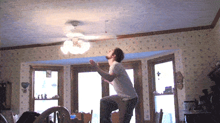 搞笑gif: 姑娘的舞蹈太迷人了,需要伴舞嘛?