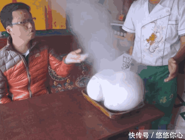 在川藏线上点了个128元的大包子, 切开的时候