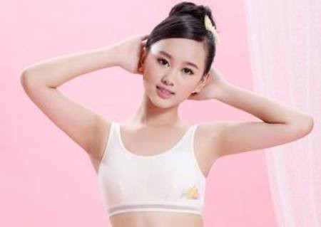 女孩子几岁来月经是正常的?太早来月经不是好事儿