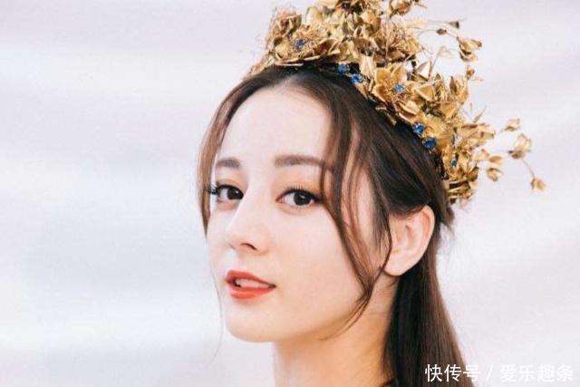 迪丽热巴二岁童年照曝光,网友:一看家境就不一