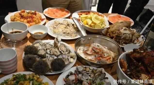 韩国学生向中国山东留学生炫耀韩国料理,山东