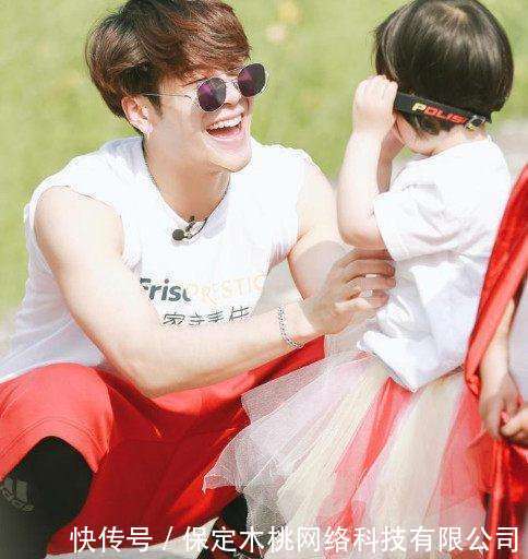 黄景瑜王嘉尔《放开我北鼻》, 梦回童年, 骑儿童