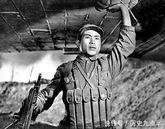 他是新中国“一号烈士”,毛主席为他数次落泪,活着必是十大元帅