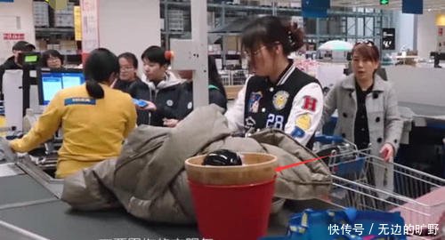 傅园慧和妈妈在商场购物,有谁注意傅园慧买的