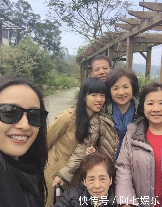 妈妈很早就离婚, 欠债几百万带孩子硬撑, 林依晨