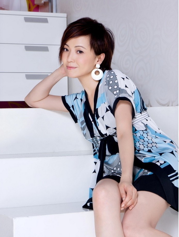 邓萃雯