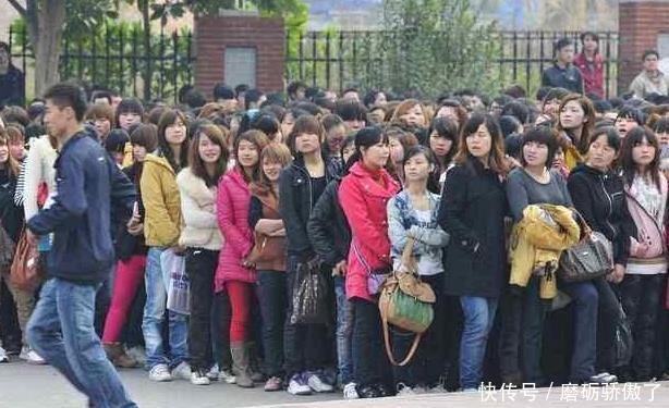 富士康打工仔两年一共换了6任女友,竟一次可以同时交着4个女朋友 e世博体育网