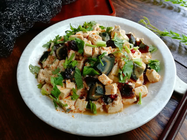 夏季吃豆腐清热润燥,和这个食材一起搭配做,清热解火就吃它 1xbet mobile