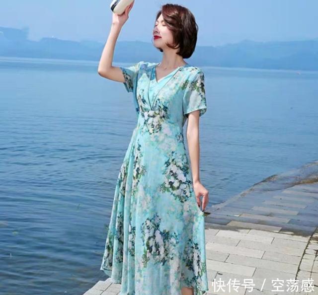 酷暑天气怕热?选对裙子穿,让你清凉过一夏,关键还很时尚 新金沙国际网站
