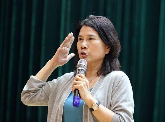 2019经济人物马云视频_珍贵视频 马云最牛的一次演讲,只有120秒,却让所有大佬拍案叫绝(2)