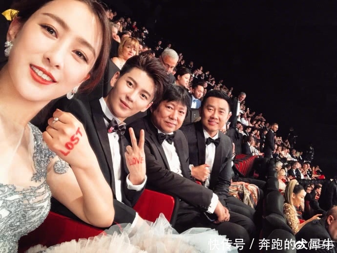 马苏戛纳红毯赖着不走停6分钟?网友:丢人丢到