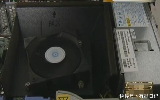 男子玩吃鸡游戏卡顿,找人拆主机换系统后更卡