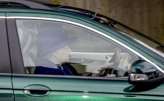 身价200亿,无证驾驶76年,92岁还在开车,认识他