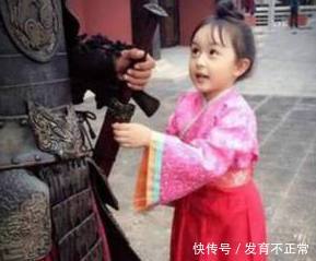 千年古墓里埋了一个小女孩,棺材上刻了4个字,专家看后吓出冷汗