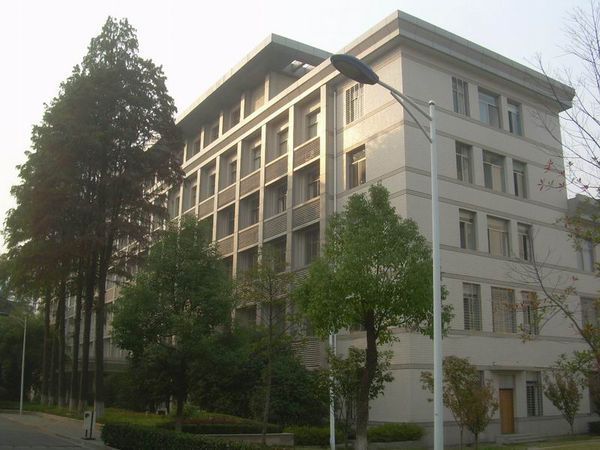 为什么病毒研究所,研究高级病毒穿的防化服都