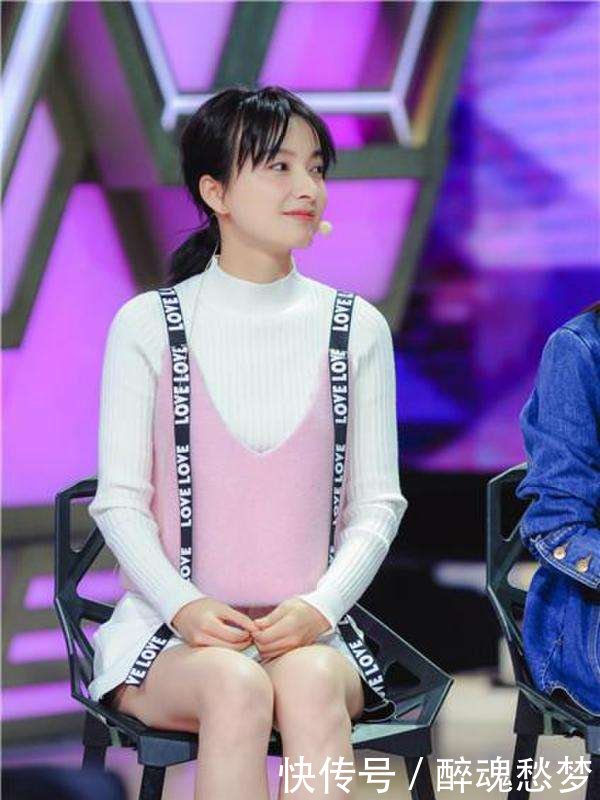 被吴昕惊艳到了,红色轻纱裙宛如仙女下凡,一转