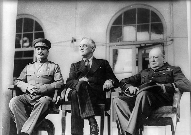 300颗原子弹核平苏联?为了伊朗,英美舆论曾发