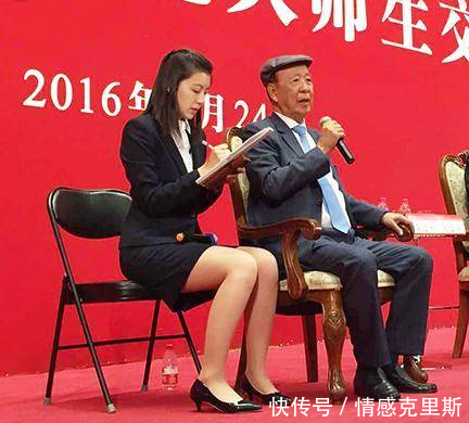 仅比李嘉诚小1岁,财富一度还超李嘉诚,却仍称