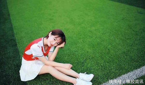 她是博士大方主持人,滑落时央视走秀仍最美,网很情趣国外吗内裤有都图片