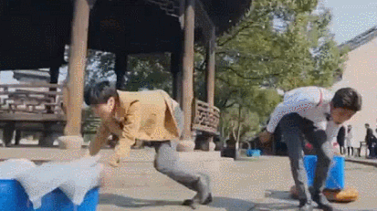 石板路上推箱子,也会摔到自己.