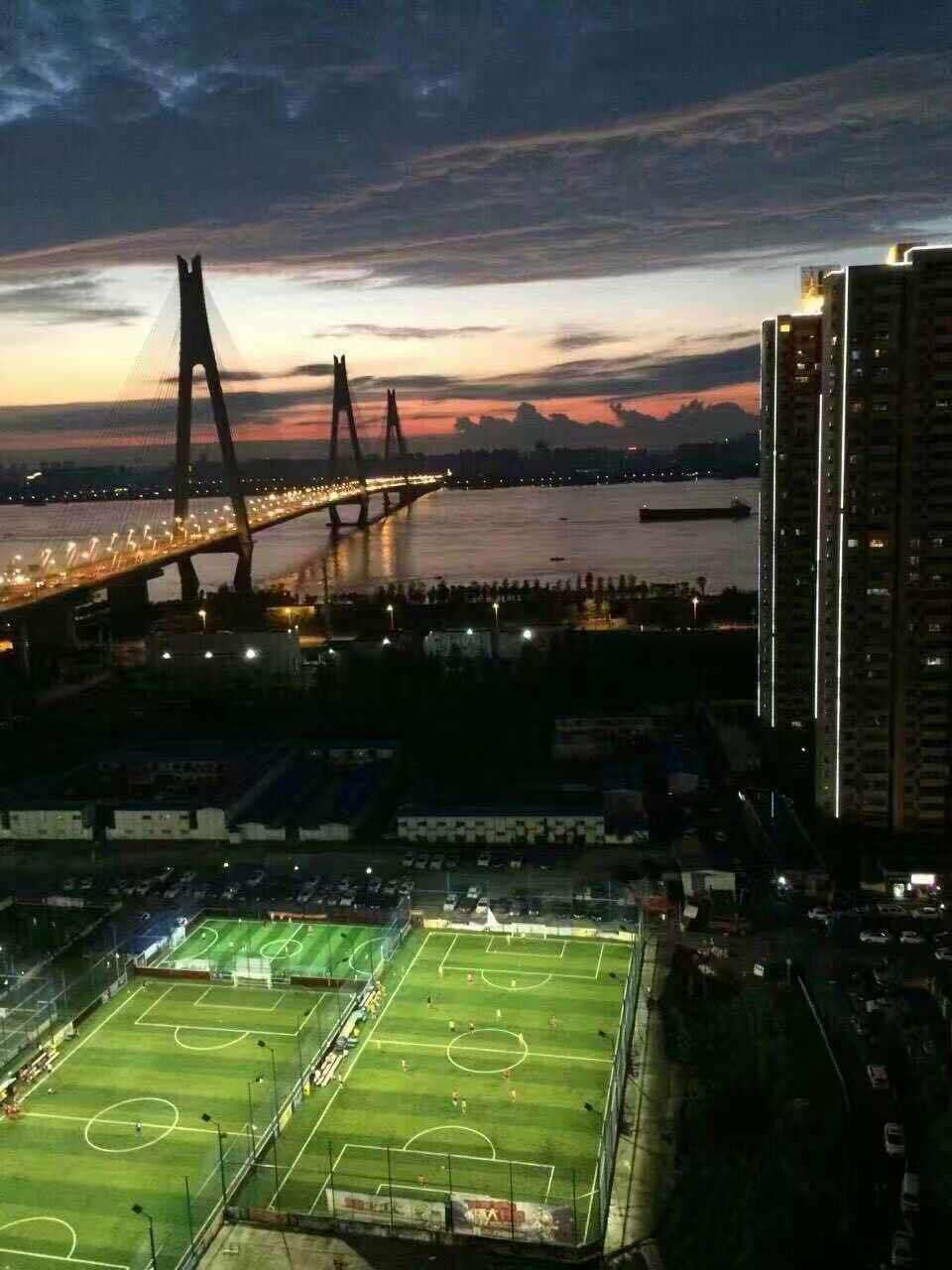 人均场地面积_人均耕地面积图(3)