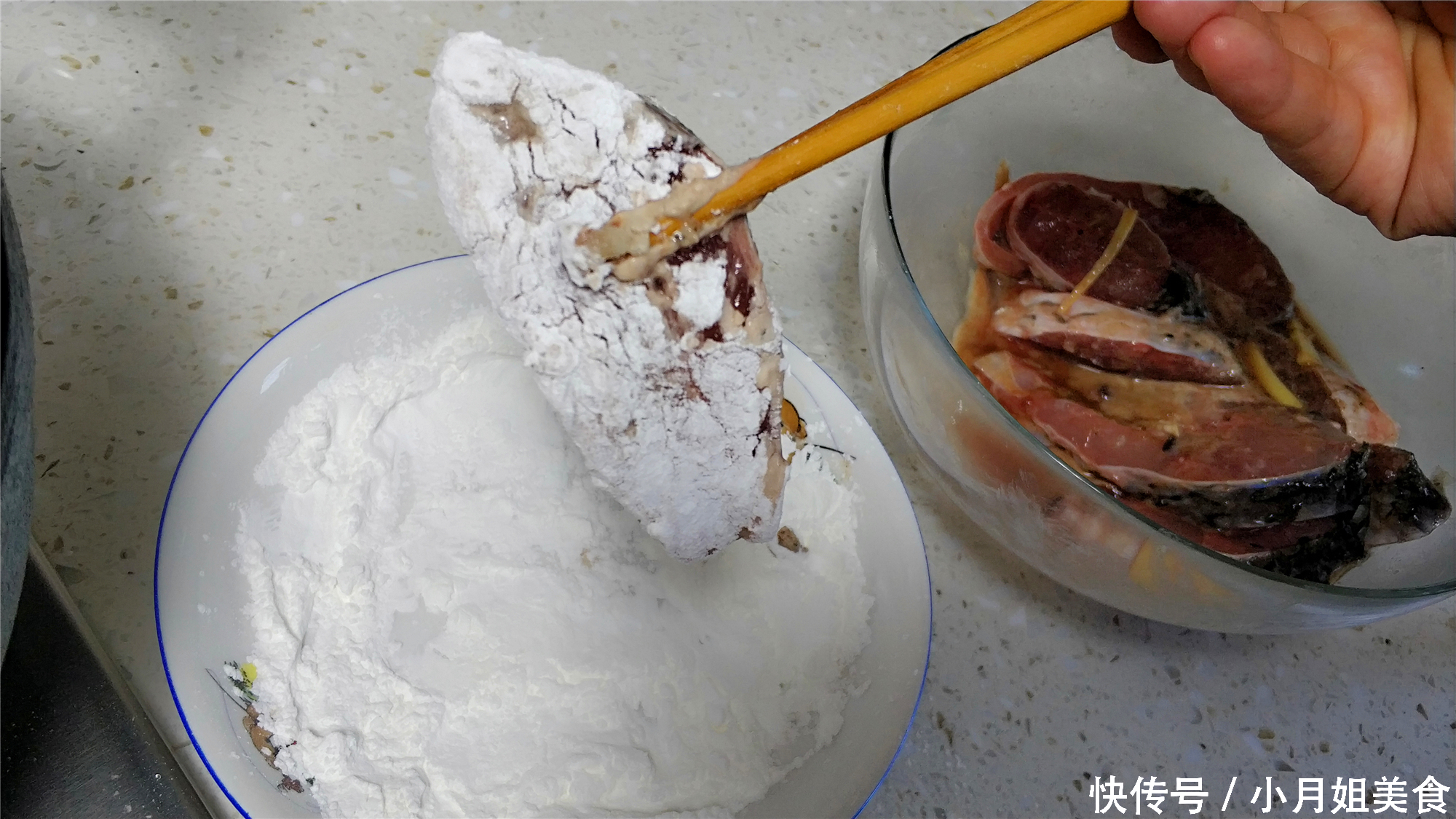 做家常炖鱼吃腻了,教你一种特色吃法,口感爽滑,开胃下饭