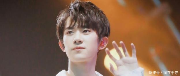 明星私下的手机壳,宋茜手机竟然没有壳子贵,网