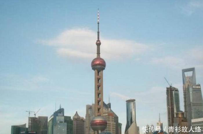 男子在上海闯荡八年后开车回家炫耀,结果很意外