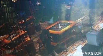 16岁男孩被骗没钱付账,店长打电话给家长,父亲