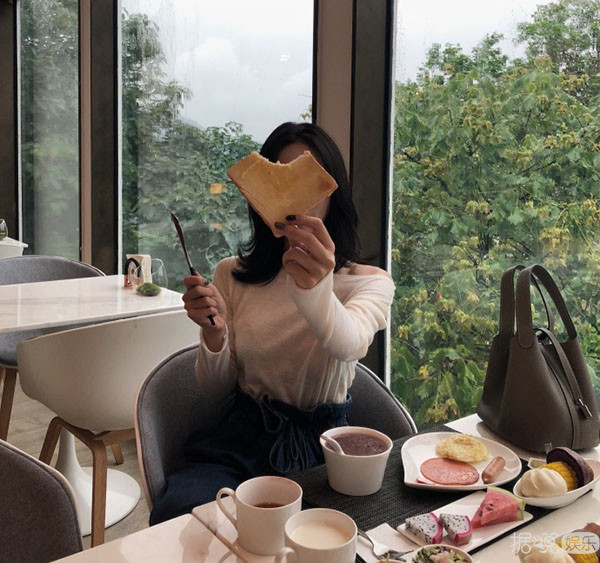 打孕妇，诅咒未出世的孩子，这网红是要上天吗？